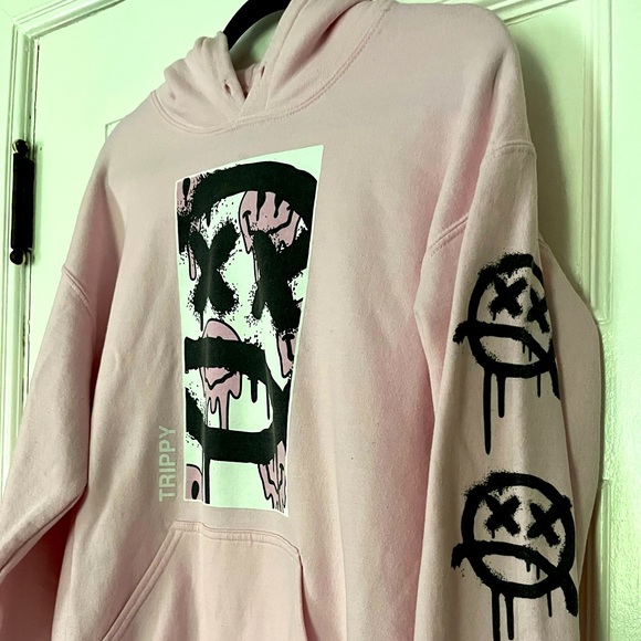 Smiley Box Hoodie - Medium - Picture 4 of 6